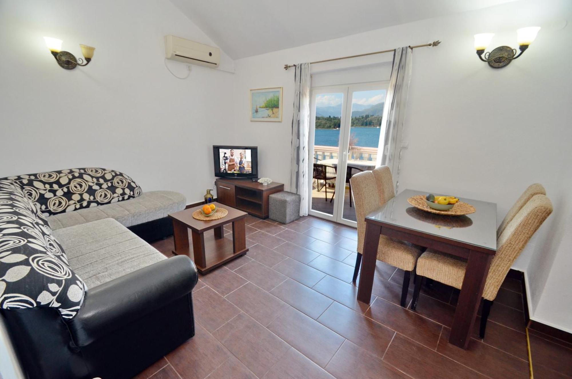 Stradioti Apartments Tivat Eksteriør billede