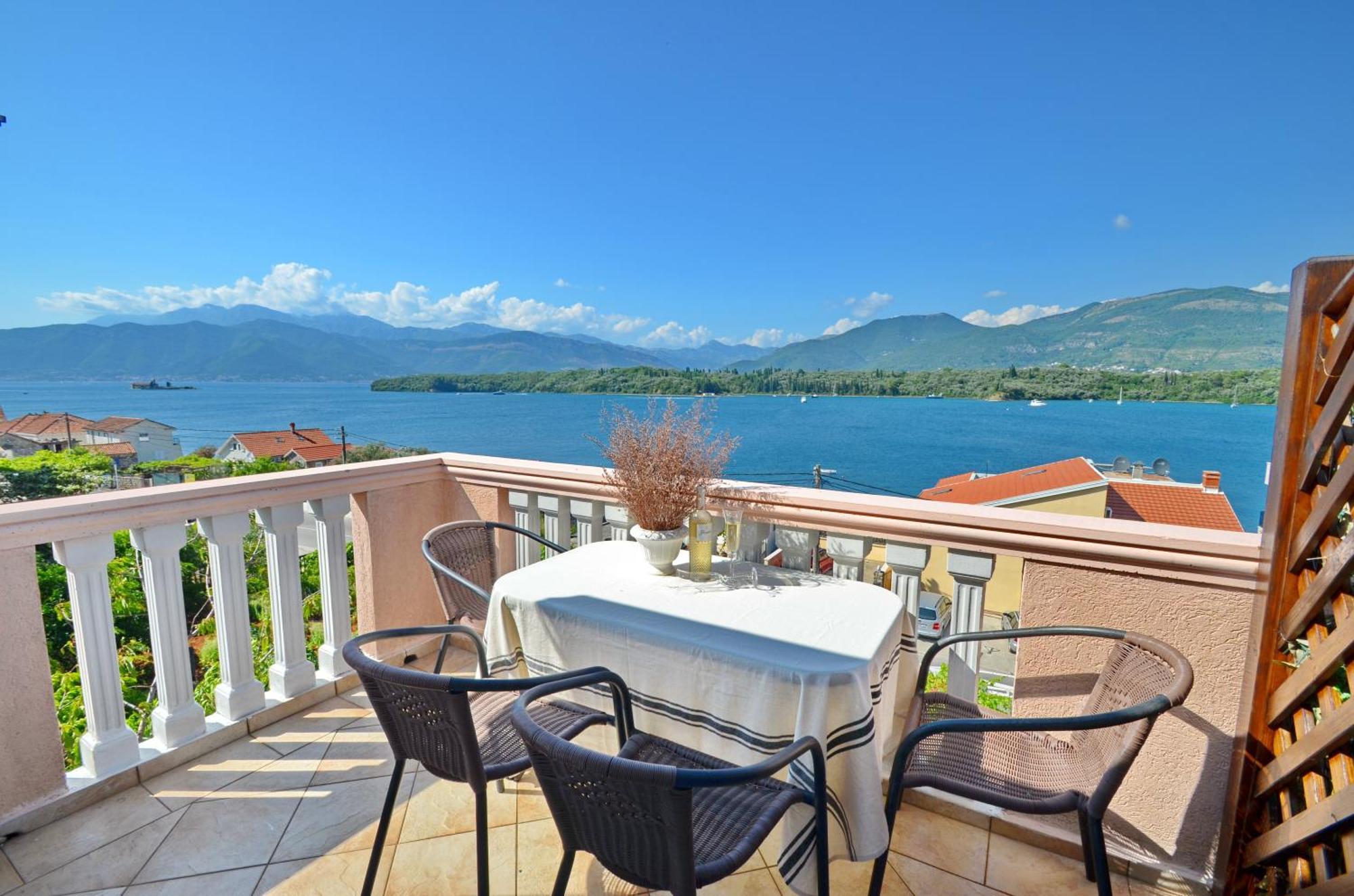 Stradioti Apartments Tivat Eksteriør billede